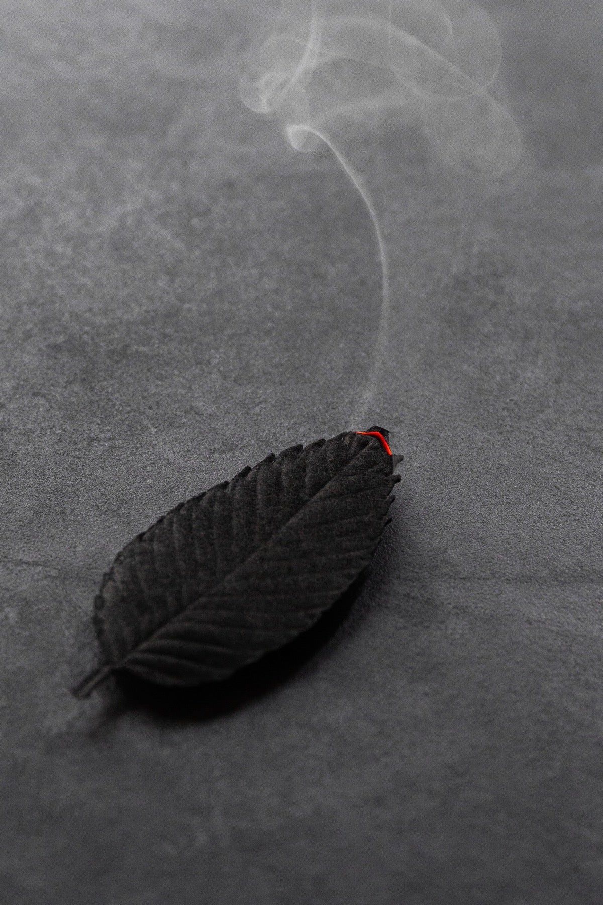 HA KO Paper Incense - Black, Set of 6 (Focus)