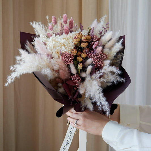 Chloe Bouquet in Glass Vase